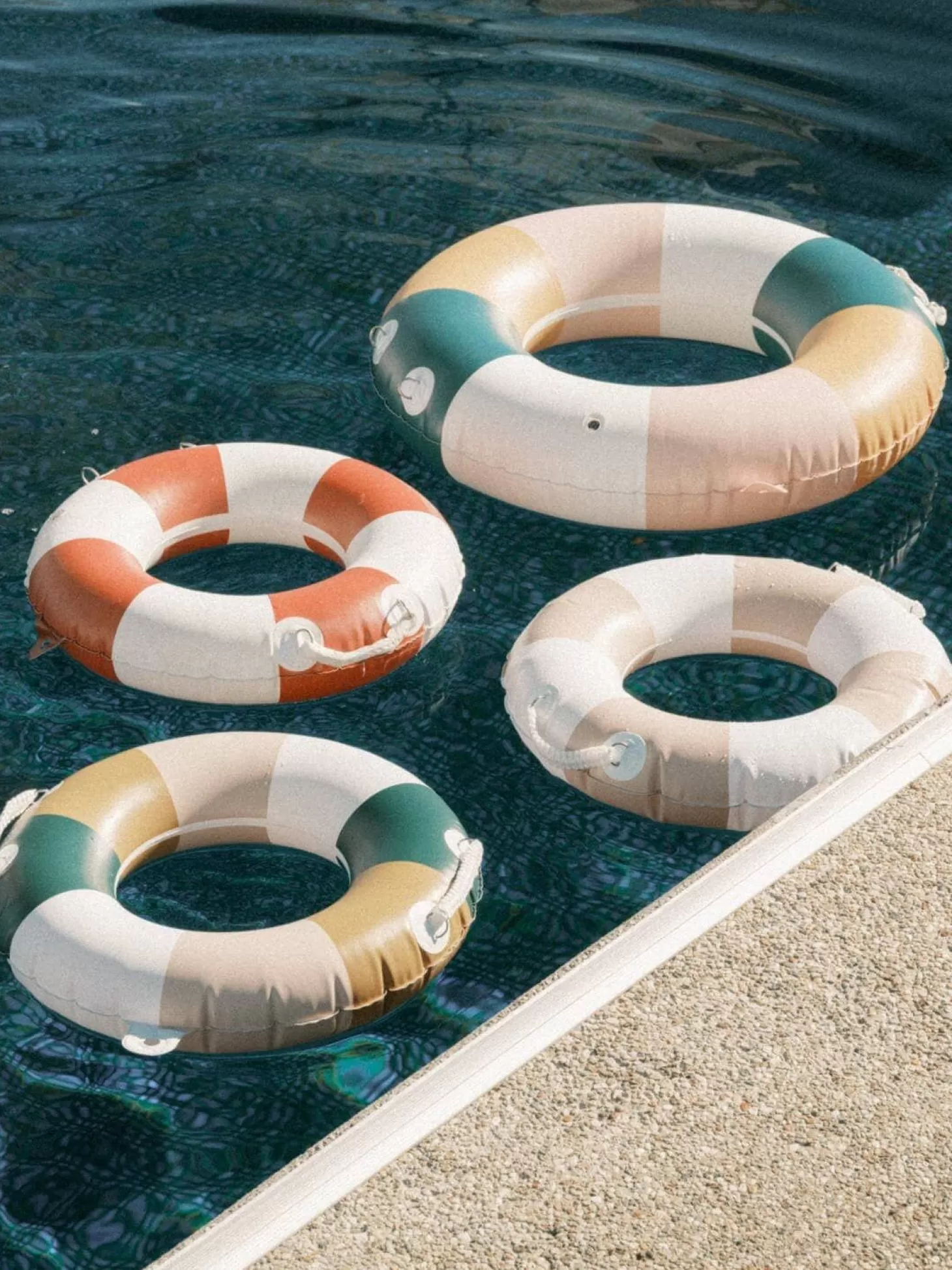 Pool Floats>Business & Pleasure Co. The Classic Pool Float - Small - 70'S Panel Cinque