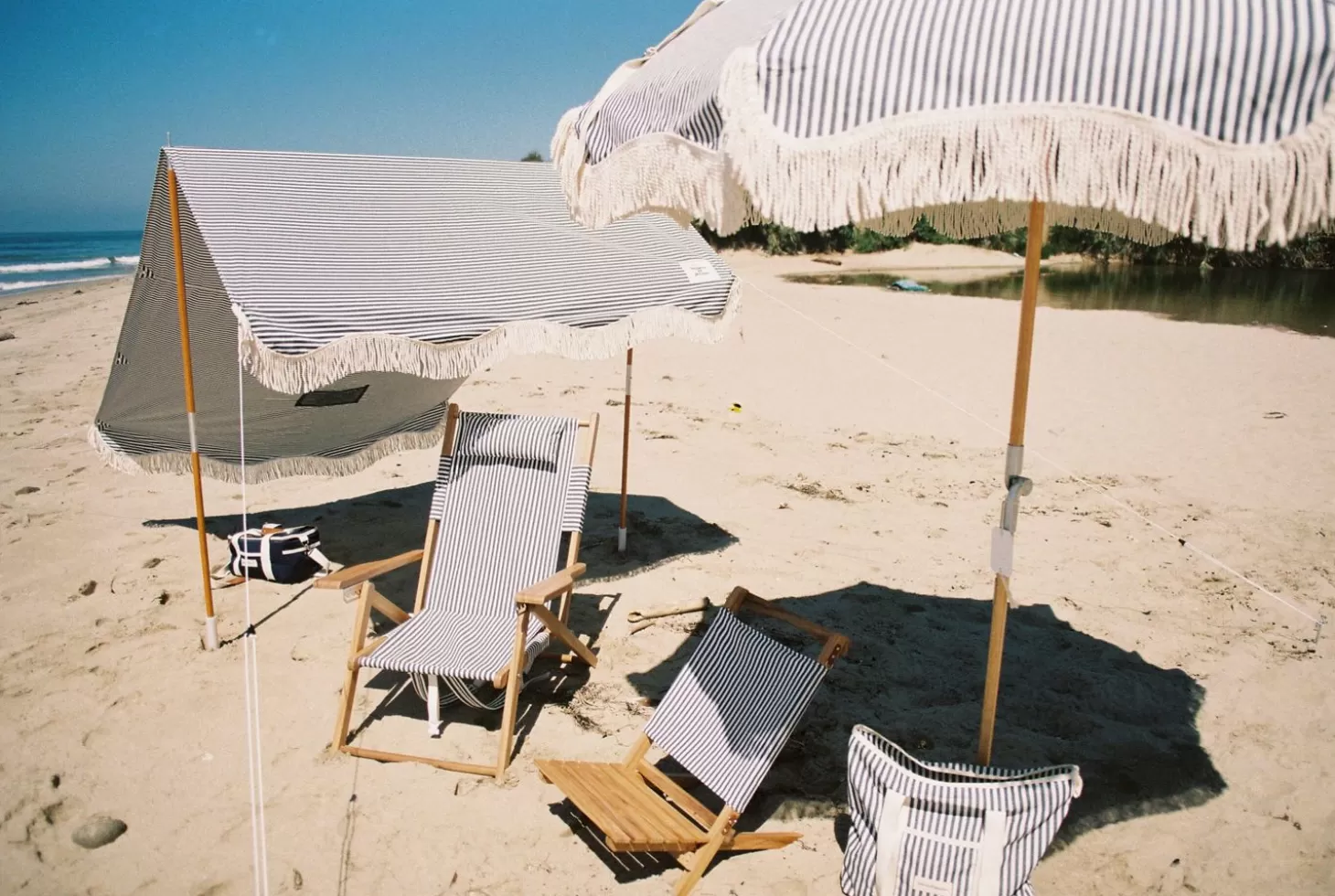 Cabanas & Tents>Business & Pleasure Co. The Premium Beach Tent - Lauren'S Navy Stripe