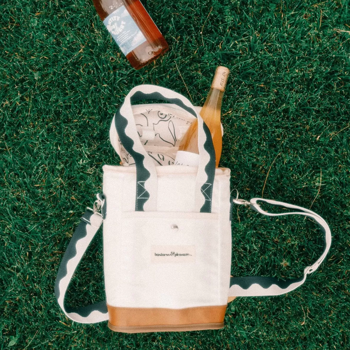 Wine Cooler Tote>Business & Pleasure Co. The Wine Cooler Tote Bag - Rivie White